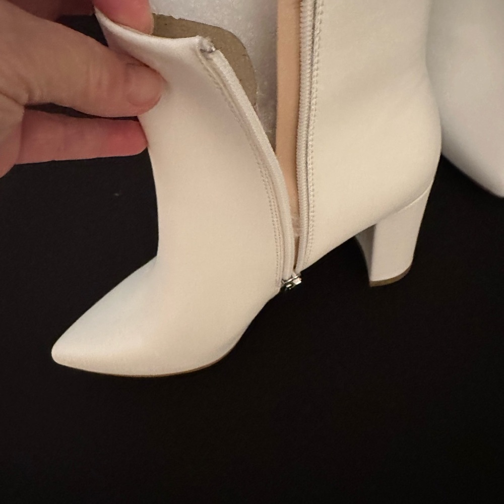 Source Unknown Elegant White Heeled Boots